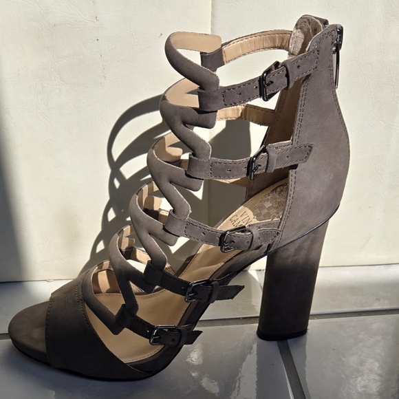 Vince Camuto heels - Picture 4 of 4